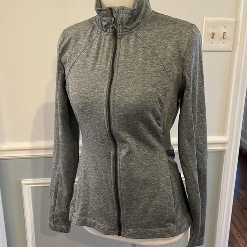NWOT SCUBA WORKOUT ZIP JACKET WITH POCKETS AND VENT FOR BREATHABLE FABRIC-SIZE S